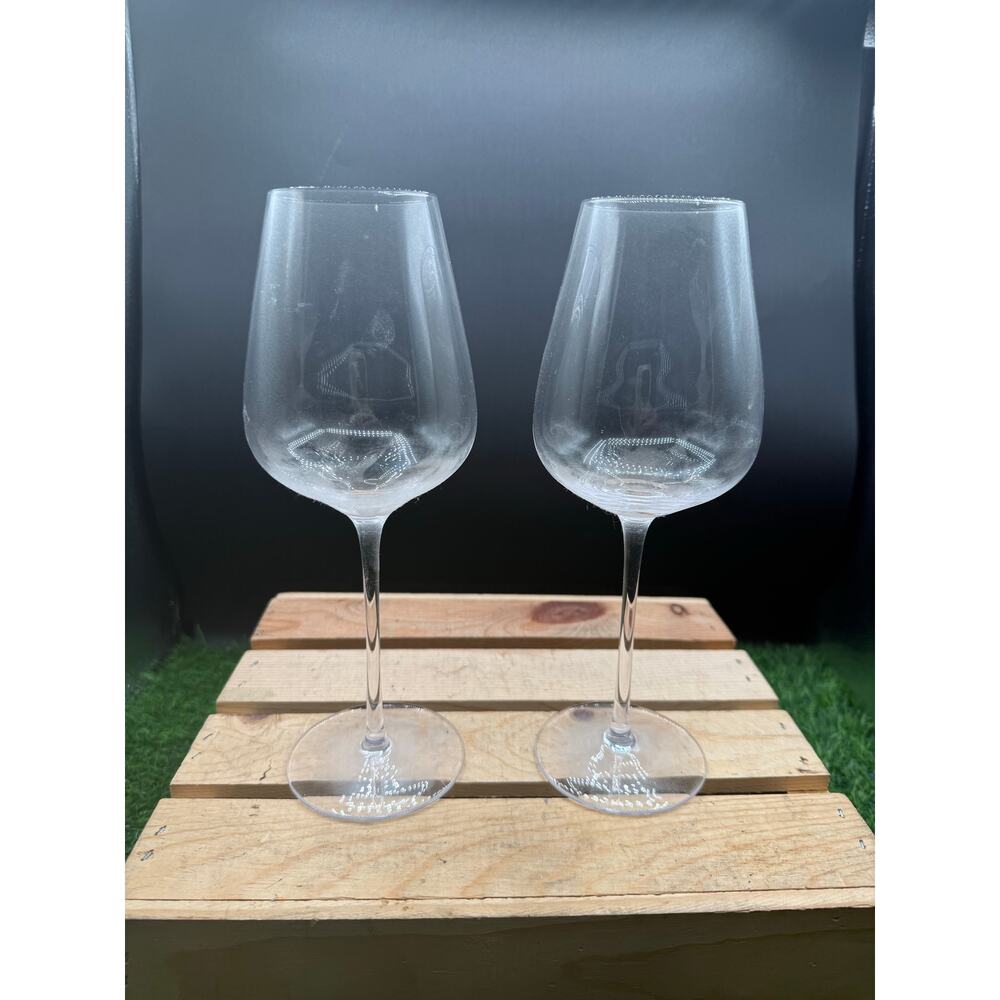 Set of 2 Crystal Wine Glasses - Elegant Glassware and Serveware